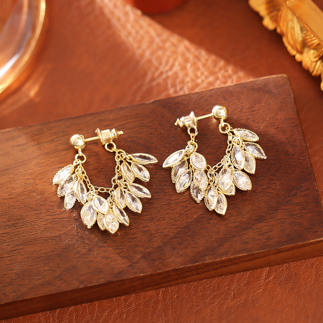 Leaf Chain Earrings - Gold